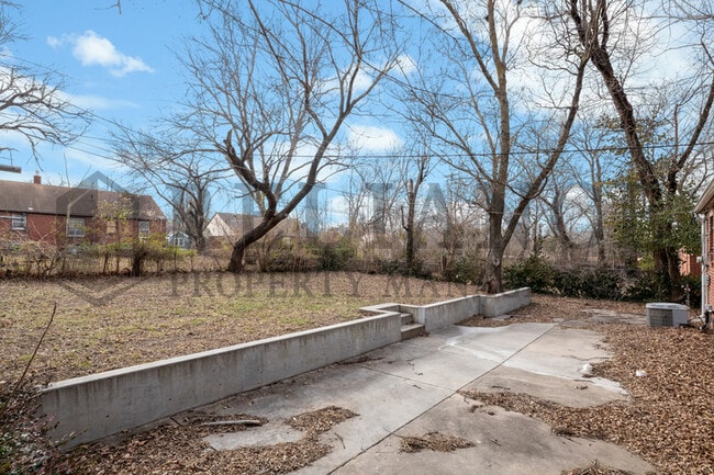 Building Photo - 3627 E 10th St N