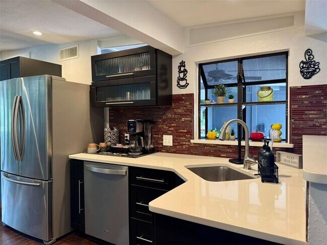 Building Photo - 3012 Grand View Ave