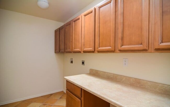 Building Photo - 3246 S Winona Cir