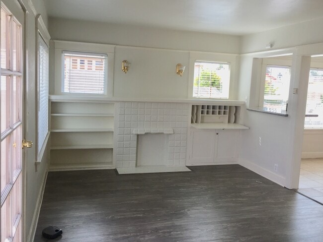 Building Photo - 1041 Dawson Ave