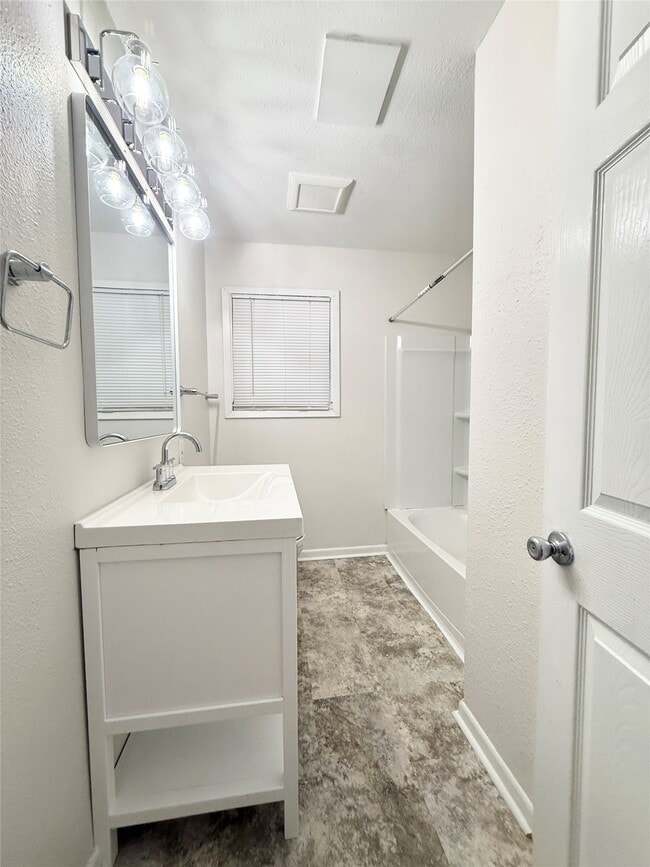 Building Photo - 824 S Anderson St