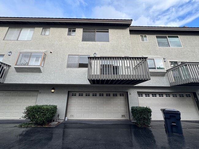 Building Photo - Spacious 2Bd/2Ba Condo w/Bonus Office, Garage and A/C!