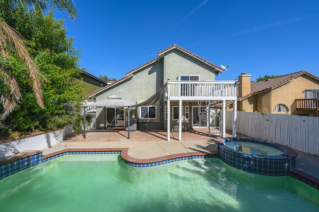 Primary Photo - Luxurious 4B3B Home with Pool