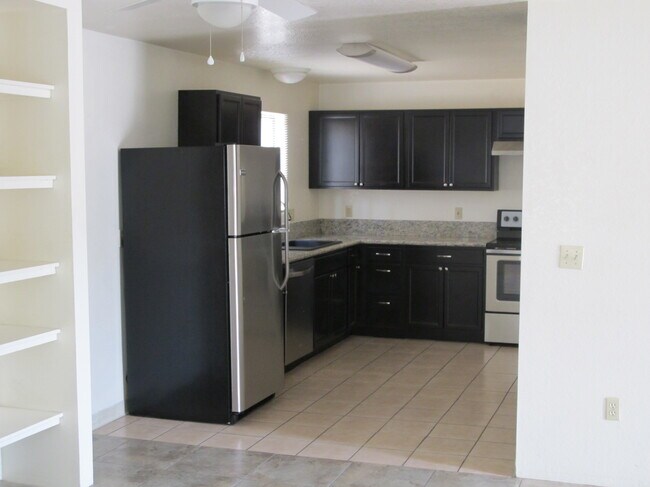 Building Photo - 1620 N Fremont Ave