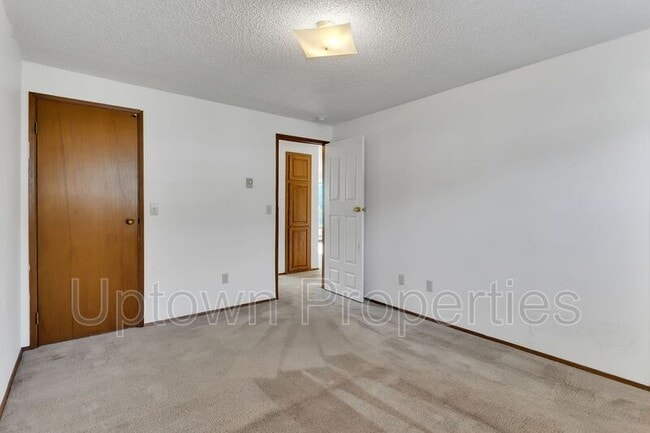 Building Photo - 5660 SW 180th Ave