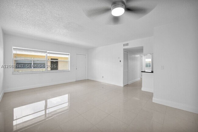 Building Photo - 575 Kathy Ln