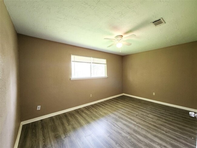 Building Photo - 1359 Tenderden Dr