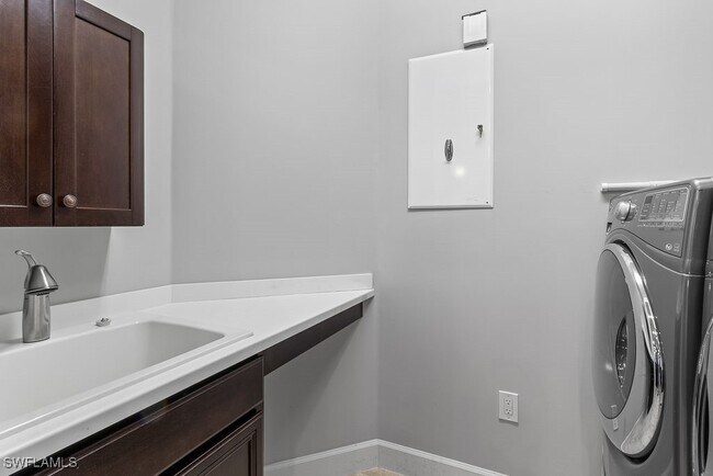 Building Photo - 16133 Camden Lakes Cir