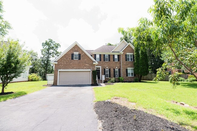 Building Photo - Spacious beautiful 5 bedroom 2.5 bath home...