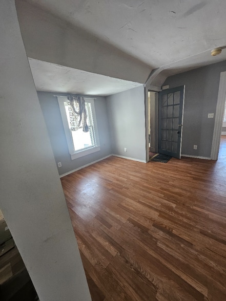 Building Photo - 3209 Saratoga Ave