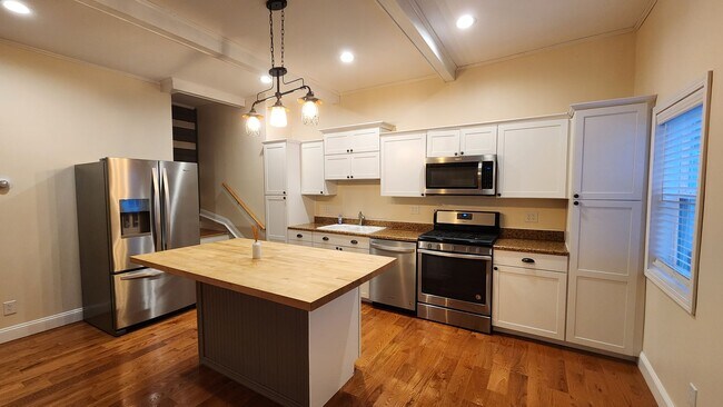 Building Photo - 15 1st Ave
