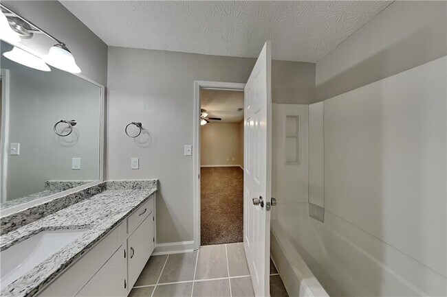Building Photo - 2200 Hamstead Ct