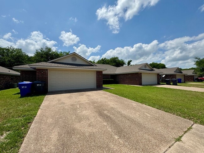 Building Photo - Duplex