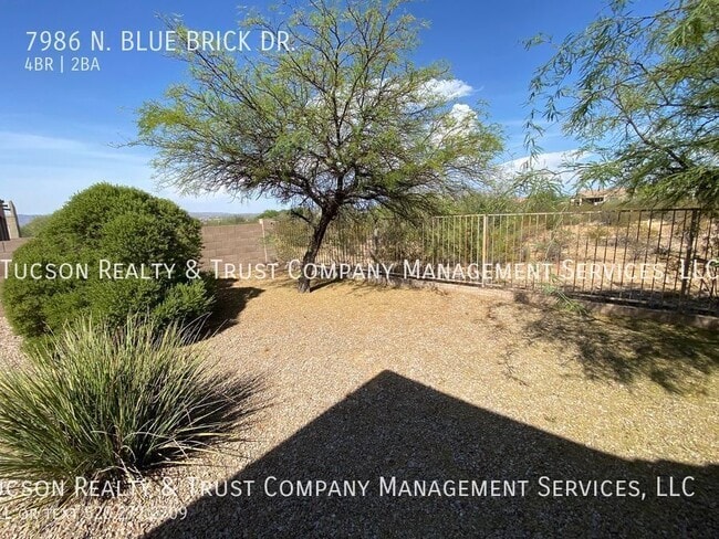 Building Photo - 7986 N Blue Brick Dr