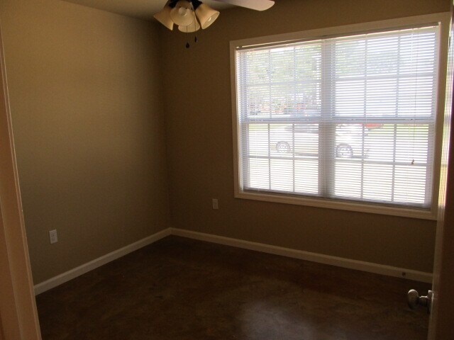 Building Photo - 3205 Horseshoe Cove