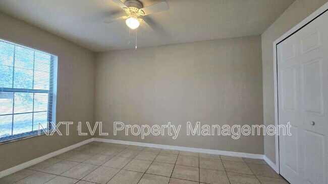 Building Photo - 303 NE 24th Ave