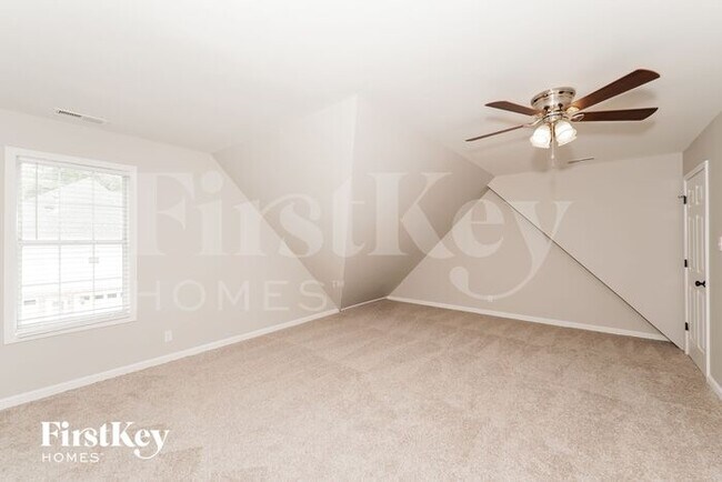 Building Photo - 3030 Weatherford Dr