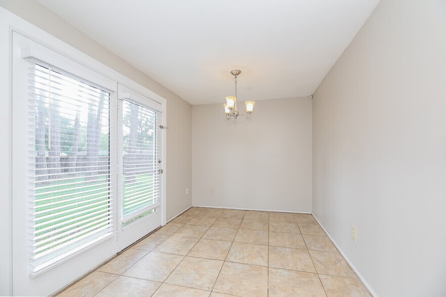 Building Photo - 1670 Mary Beth Dr