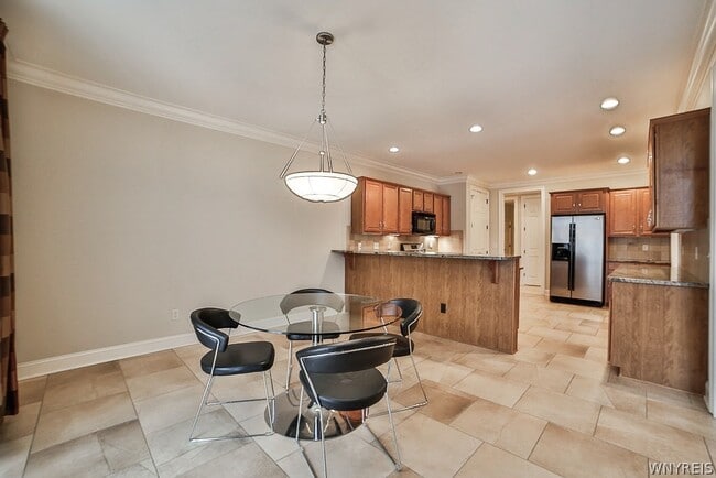 Building Photo - 9 Hidden Creek Ct