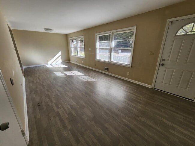 Building Photo - 1729 Capistrana Pl