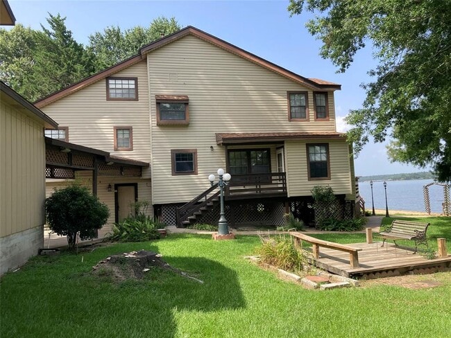 Building Photo - 554 Harbor Dr