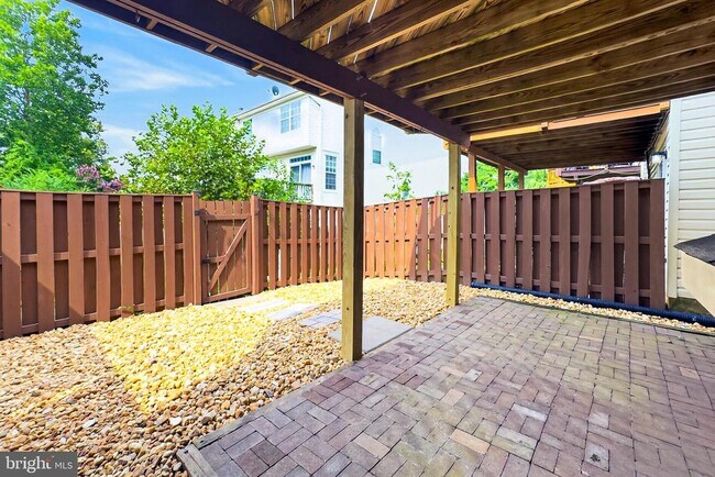 Building Photo - 14637 Stream Pond Dr
