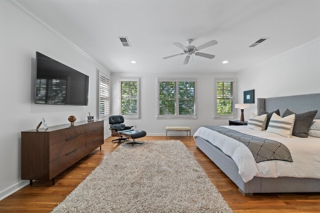 Building Photo - 556 Rienzi Dr