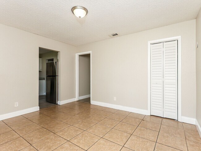 Building Photo - 3 BR/1BA | Newly Renovated Single Family Home | Screened in Patio and carpot | Huge backyard!