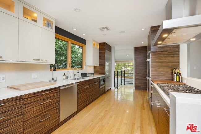 Building Photo - 4108 Murietta Ave