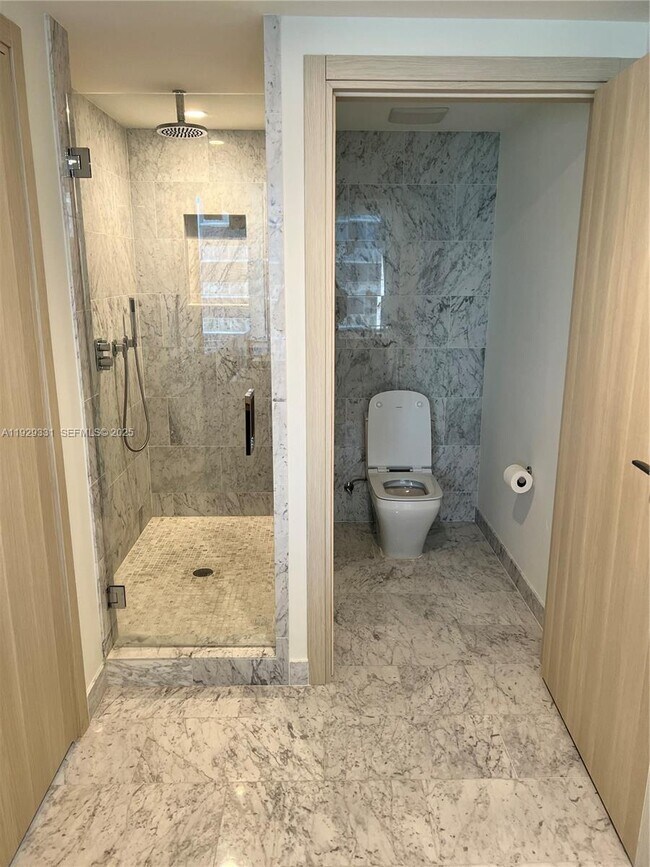 Building Photo - 1000 Brickell Plaza