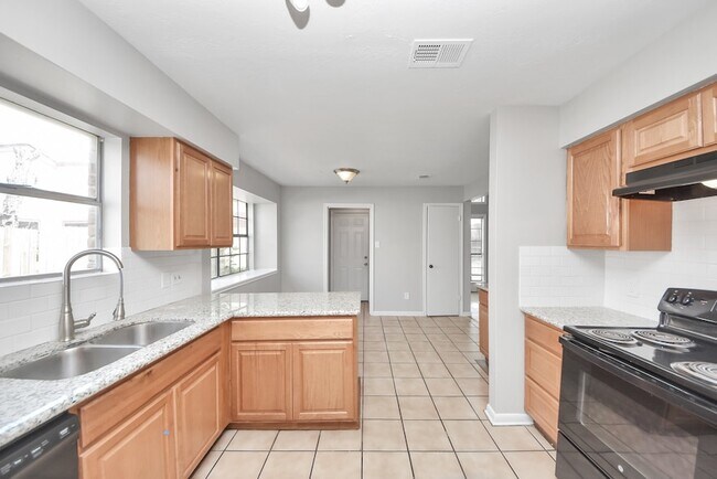 Building Photo - 115 Squires Bend