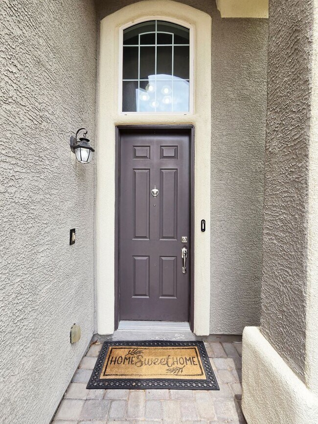 Building Photo - Spacious 3 Bed + Loft & Den with Soaring Ceilings