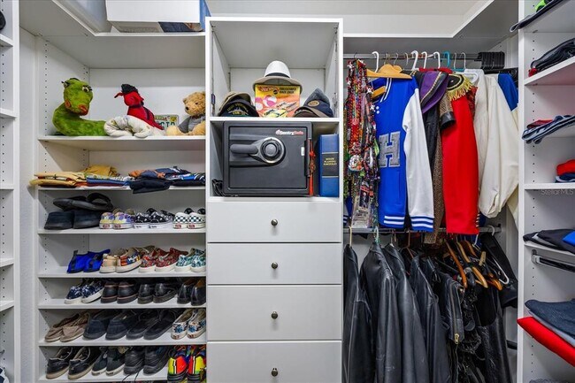 Building Photo - 5200 Brittany Dr S