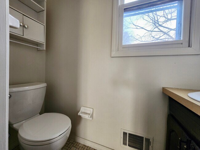 Building Photo - 34 Orchard St