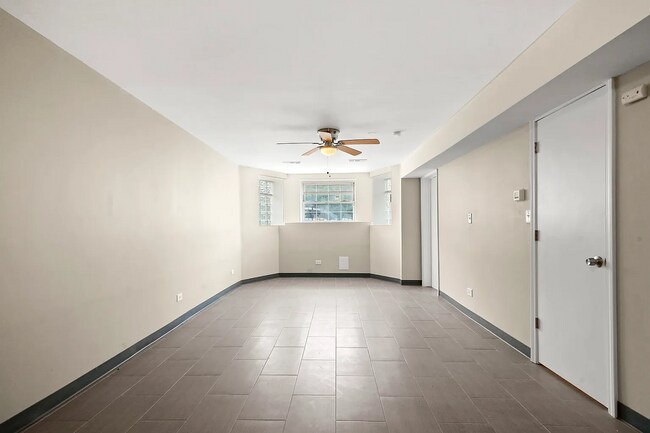 Building Photo - Spacious 2BR, 2BA Haven with Hardwood Elegance right across from Humboldt Park!