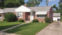 Building Photo - 9924 Roseland St
