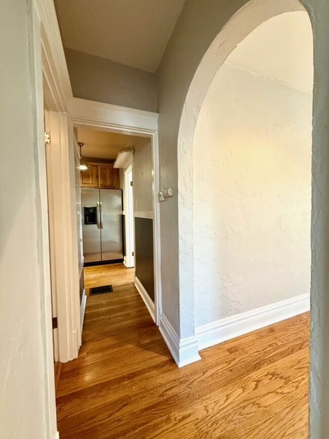 Building Photo - **Charming home in Lindbergh School Distri...