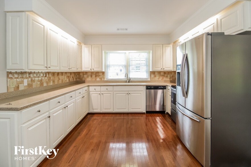 Building Photo - 401 Idlewild Dr