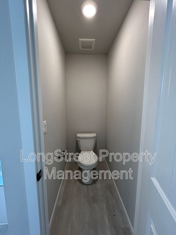 Building Photo - 7237 SE Berg Dr