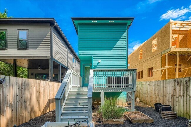 Building Photo - 677 Ira St SW