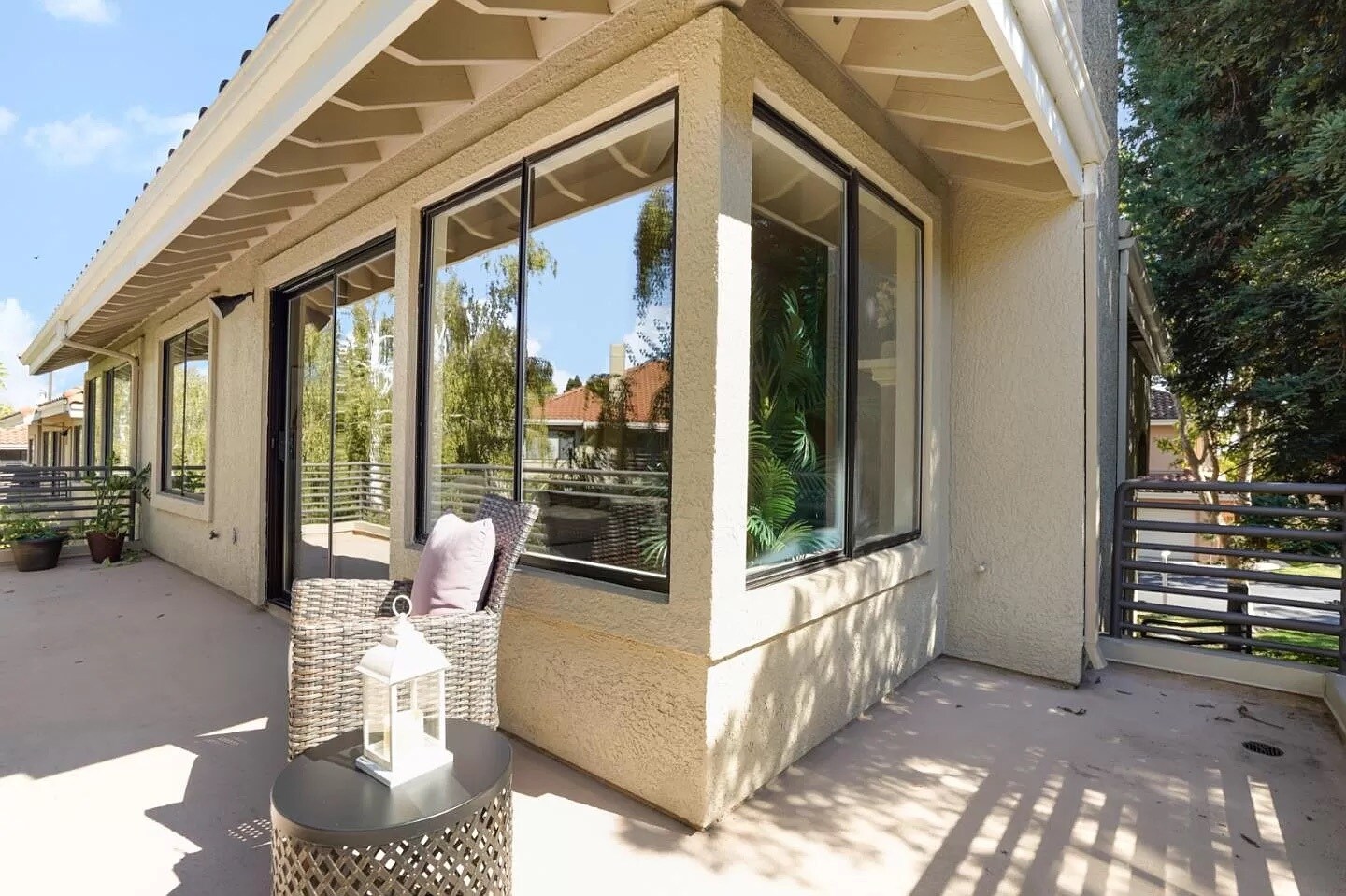 Building Photo - 3056 Lakemont Dr