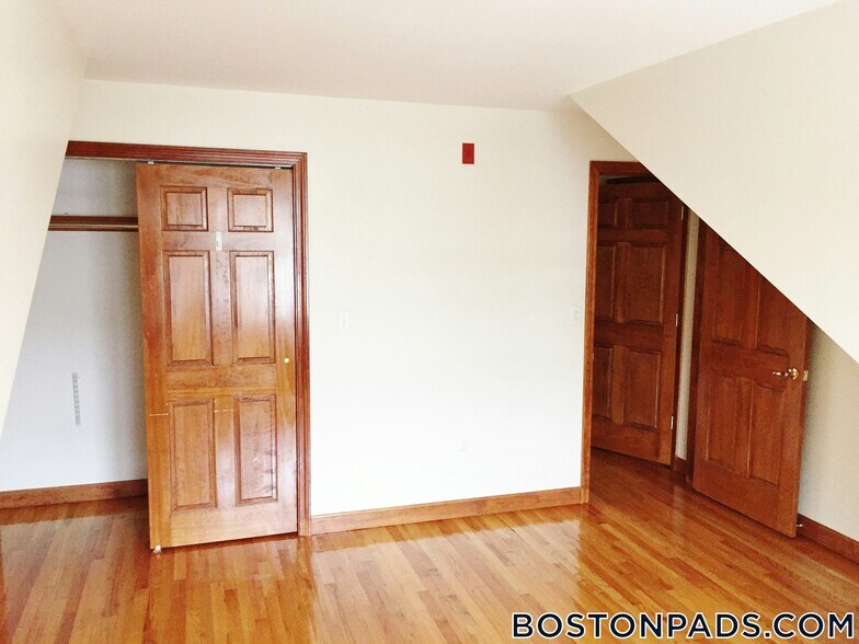 Building Photo - 102 Allston St