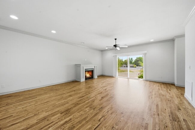 Building Photo - 1333 E 41st Pl