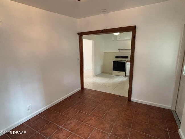 Building Photo - 724 Greenway Pl