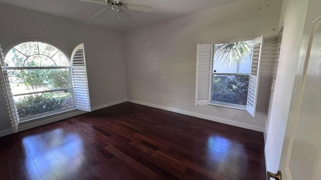 Building Photo - 10324 Pointview Ct