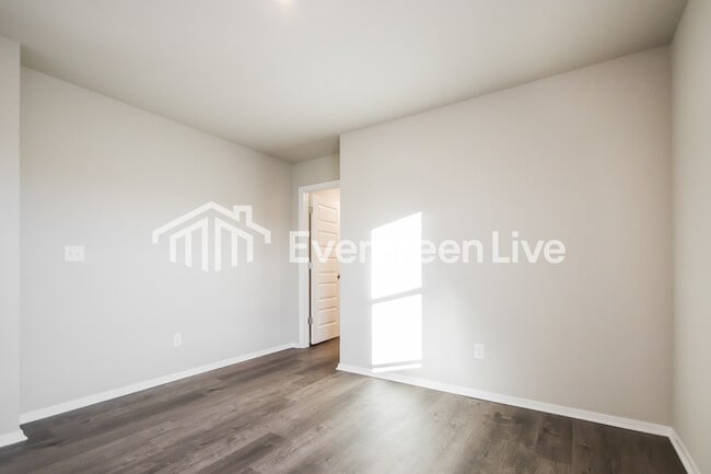 Building Photo - 6613 NW Kathleen St