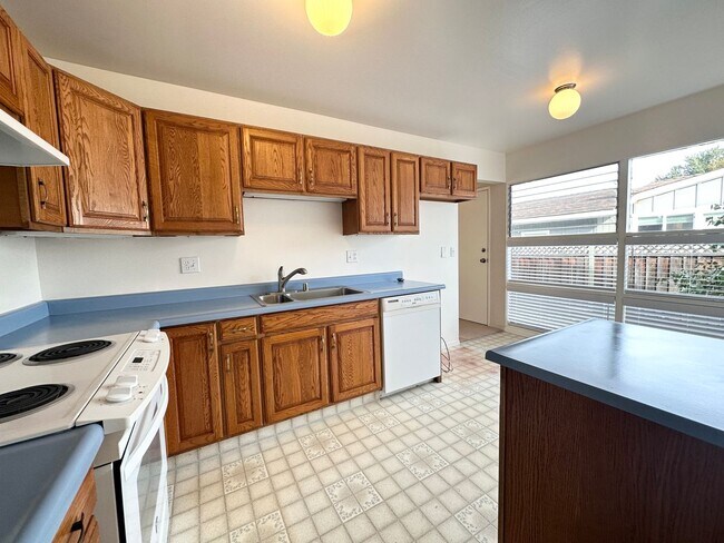 Building Photo - 3 Bed 2 Bath Home in Cupertino! Great Location and Schools!
