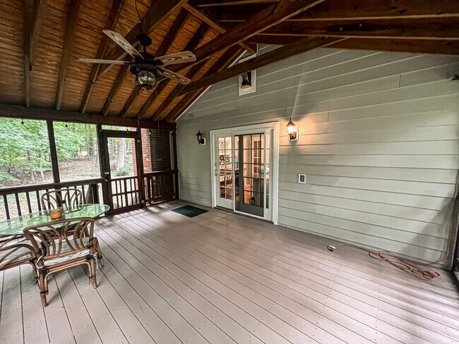 Building Photo - Remarkable Home With Spacious Deck And Det...