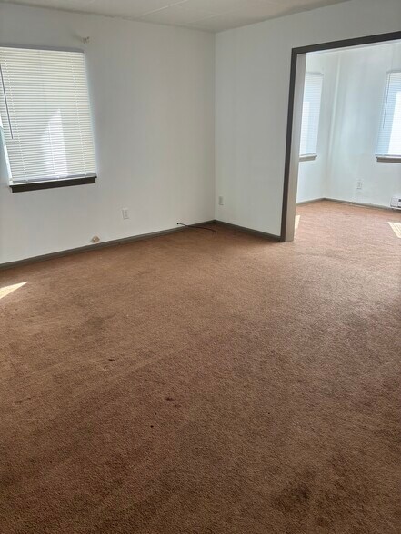 Building Photo - 196-1 S Mount Vernon Ave