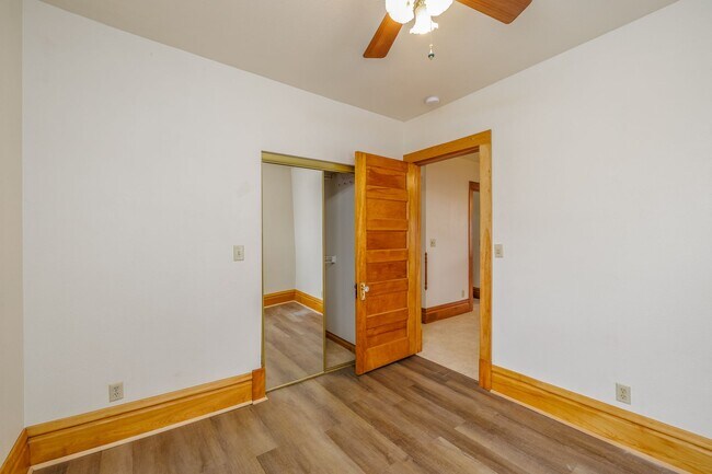 Building Photo - 547 Jefferson St